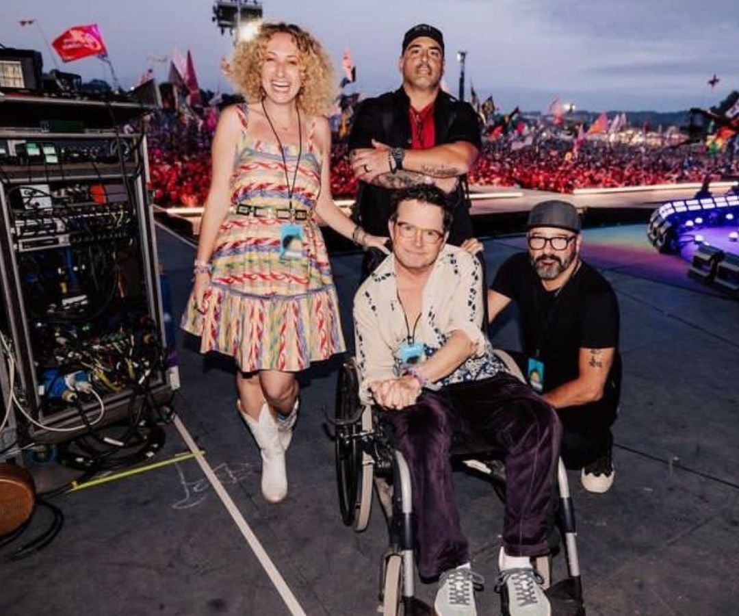 Michael J. Fox hizo una aparición sorpresa en el festival de música británico Glastonbury