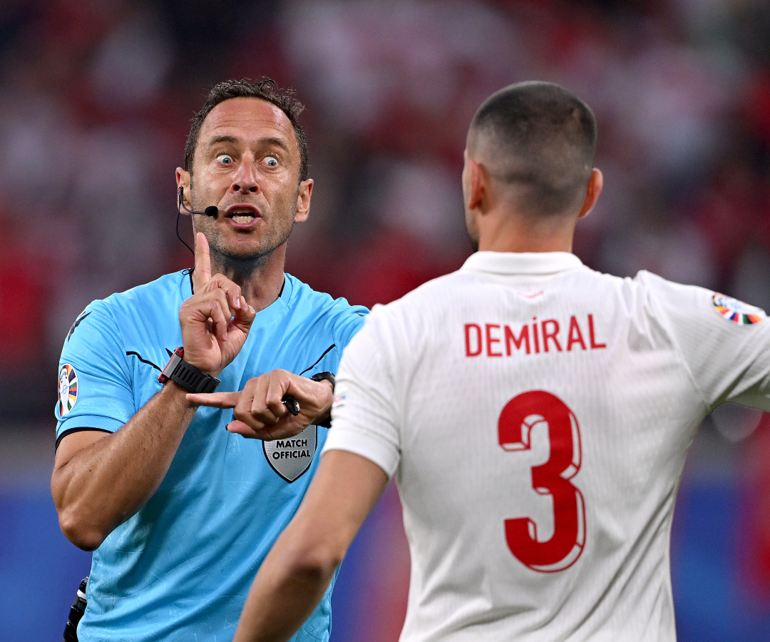Merih Demiral en un partido de la Eurocopa