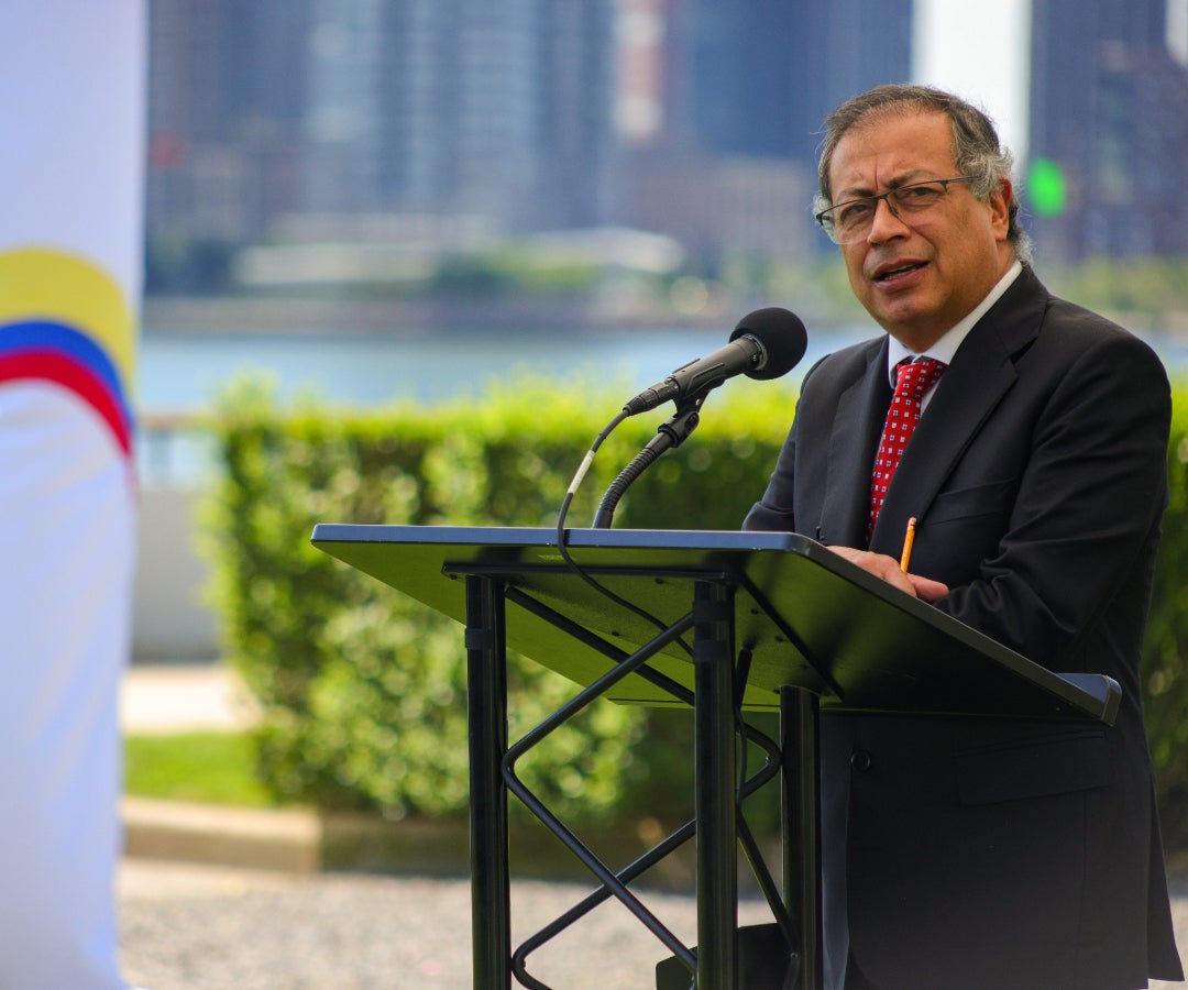 Presidente Petro planteó que legalizar la cocaína acabaría con la guerra en Colombia