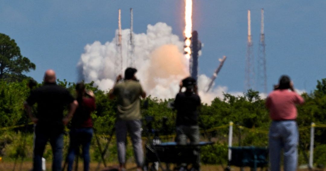 Fallo en el espacio del Cohete Falcon 9, de SpaceX, pone en peligro la ...