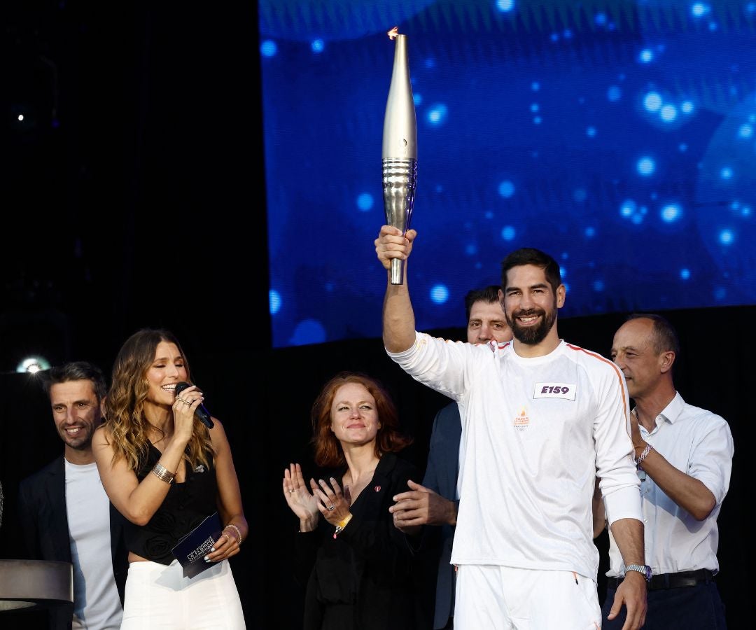 El jugador de balonmano Karabatić encendió el pebetero en los Olímpicos de París