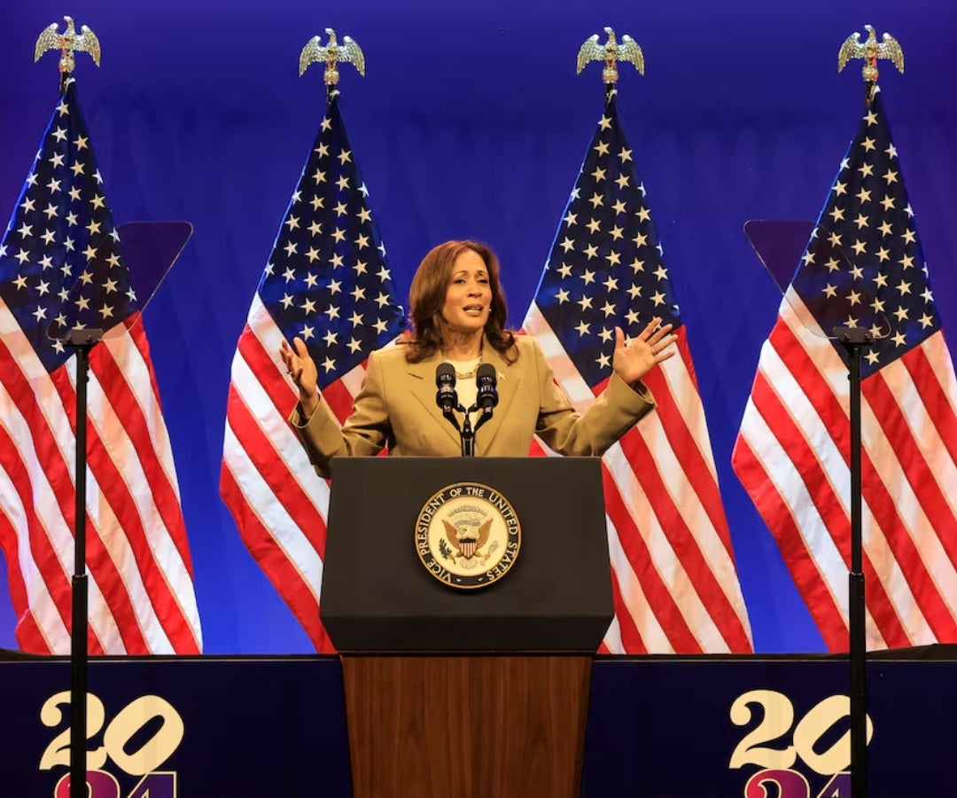 La vicepresidenta de EE.UU., Kamala Harris, interviene en un acto presidencial de la organización Asian and Pacific Islander American Vote en Filadelfia.