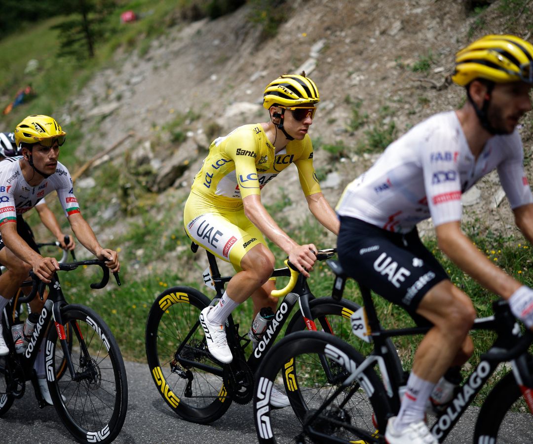 Tadej Pogačar ganó etapa 19 del Tour con sorpresivo ataque en solitario en los Alpes