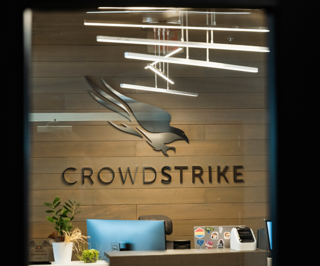 Oficinas de Crowdstrike mientras la caída de Microsoft interrumpe los servicios de las aerolíneas