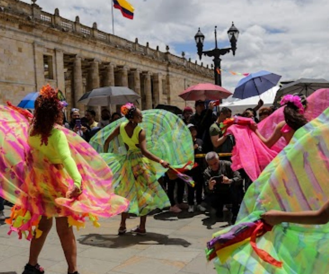 Bailes en la Plaza de Bolívar para celebrar festival.