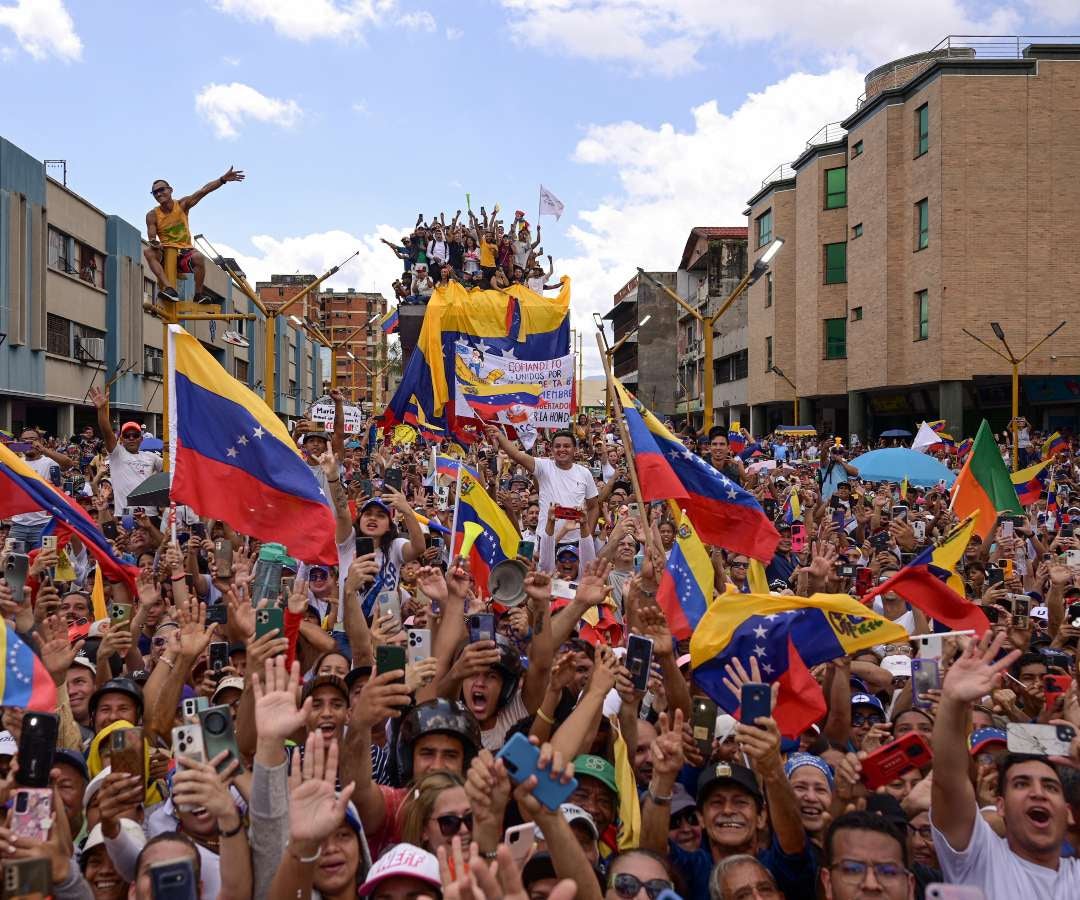 Venezolanos salen a las calles a pocos días de las elecciones