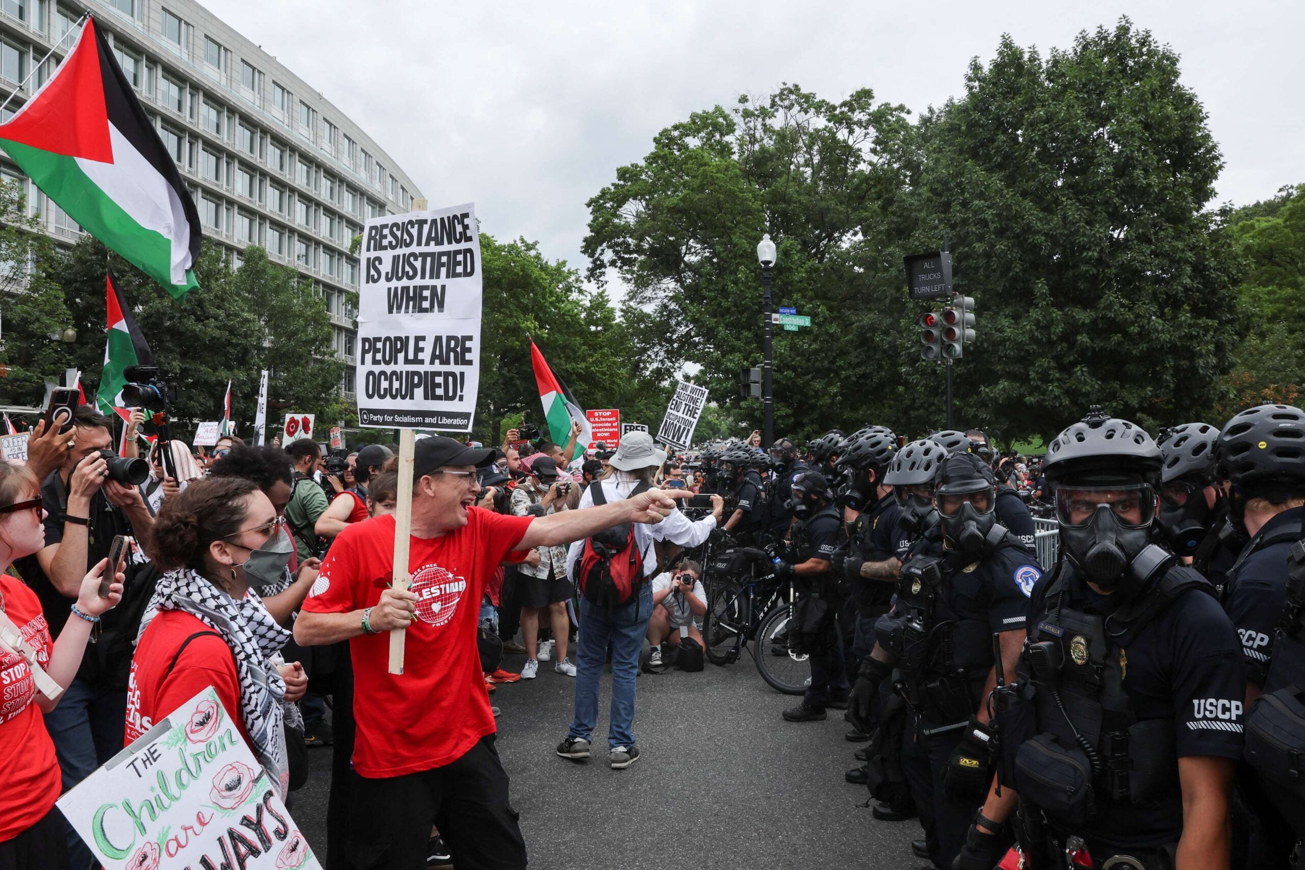 Mientras Netanyahu estaba en el Congreso, las protestas a las afueras estaban por enfrentamientos de propalestinos. Foto: Reuters 