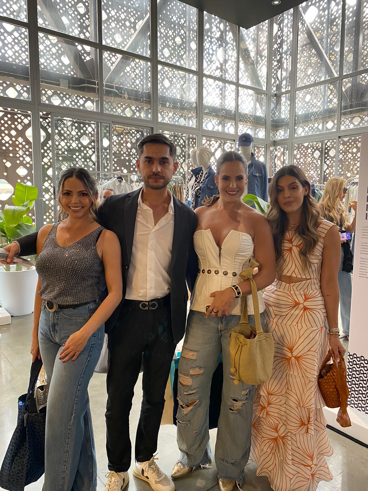 Johana Agudelo, relacionista pública de Latin Fashion; Cristian Ramírez, director de mercadeo Hotel Binn; Alejandra Villegas, relacionista pública; y Andrea Pérez, dir. de Closet de Moda.