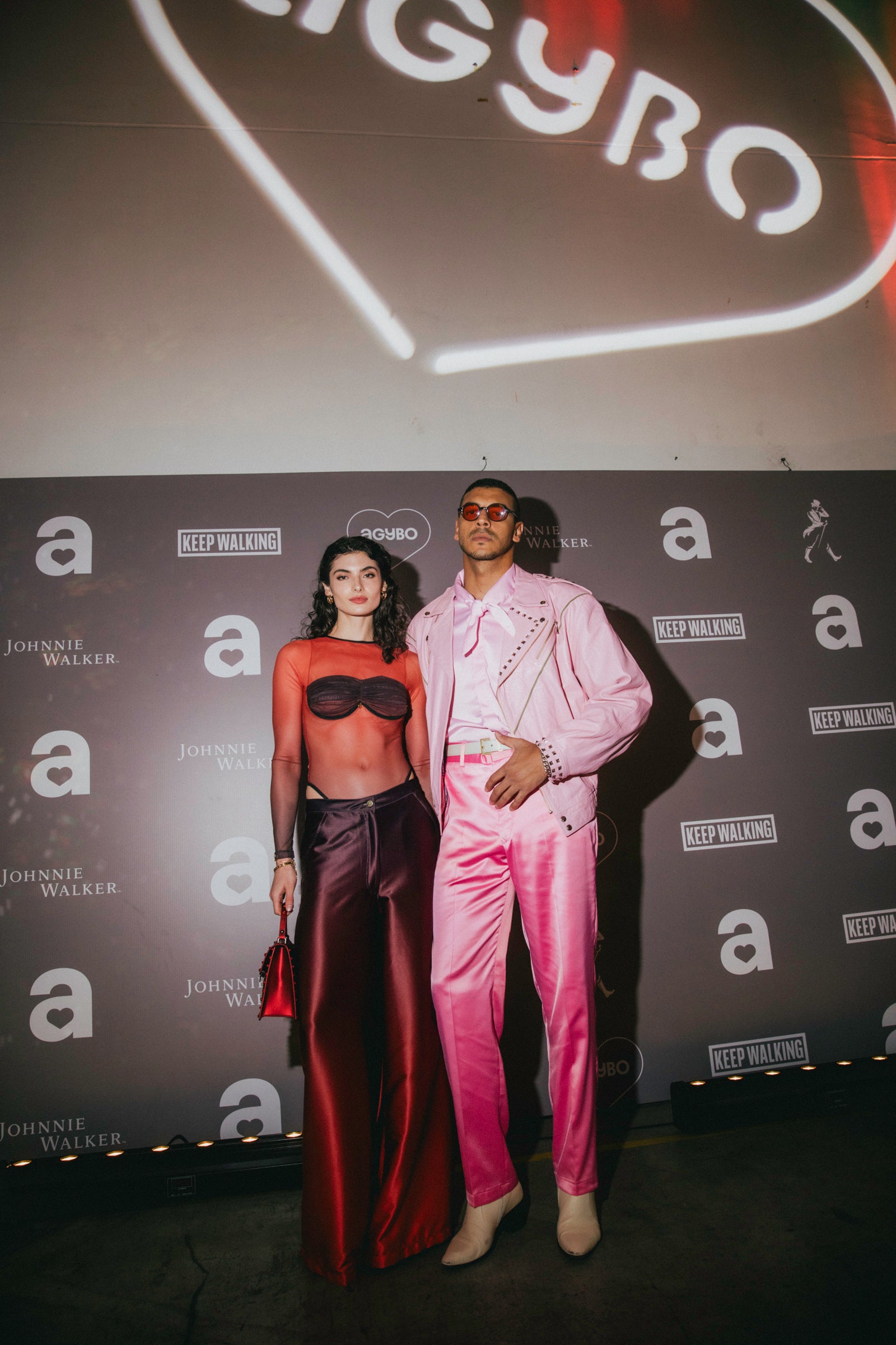 La modelo Mackenzie Ryan, y el cantante, Manuel Medrano.