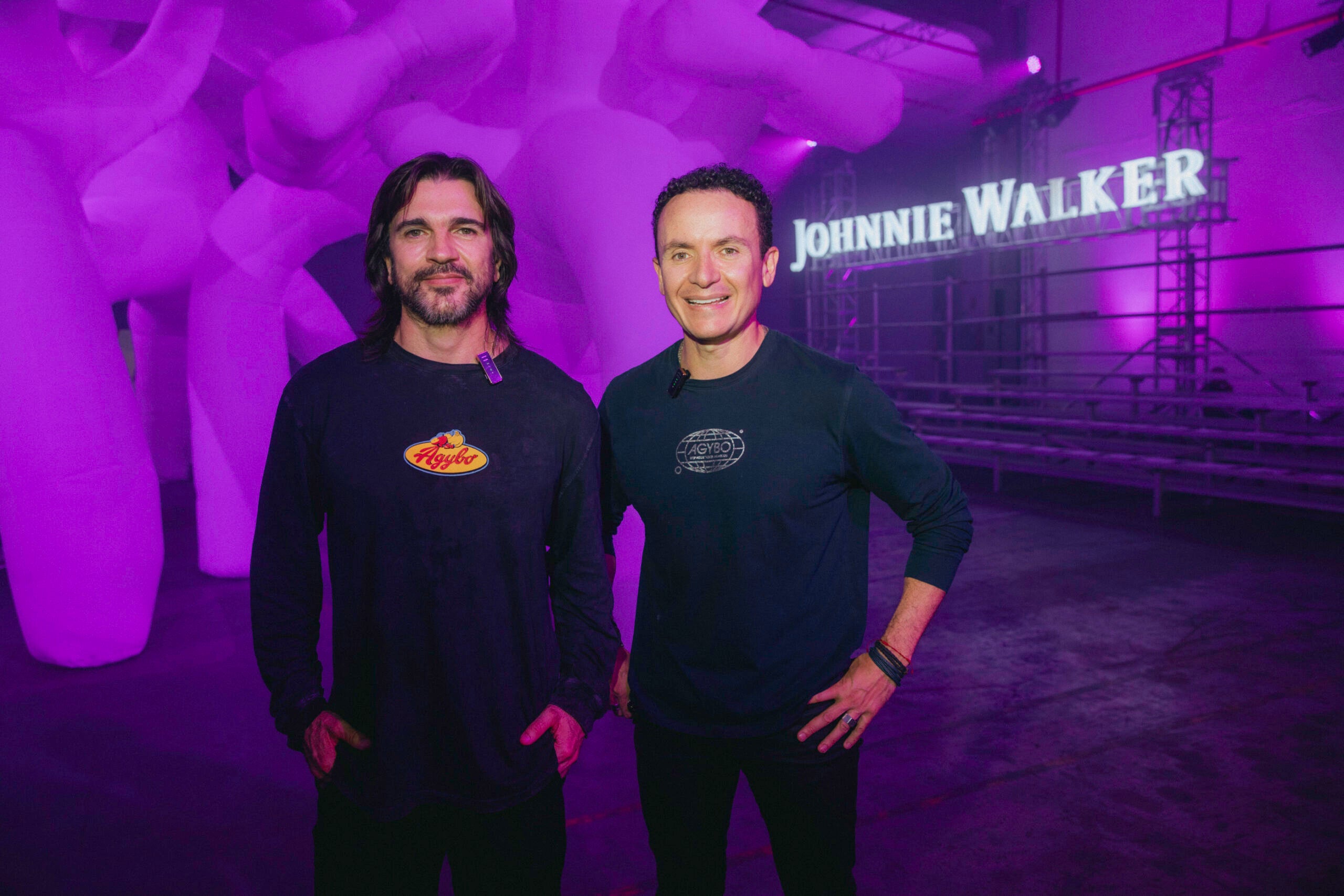 Los artistas y cantantes Juanes y Fonseca