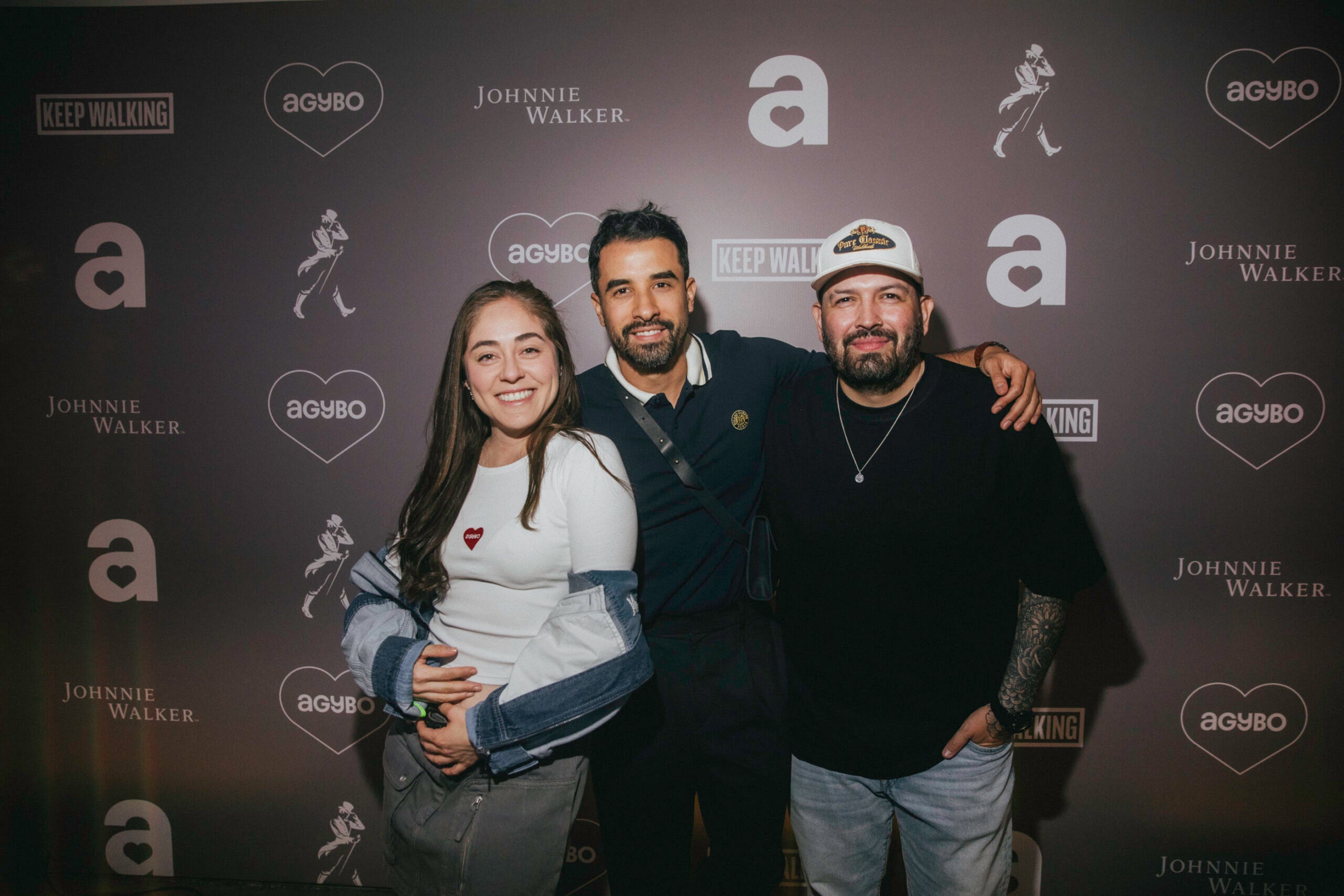 Juana Pastrana y Daniel Alarcón, del equipo Creativo de J Balvin;y Mateo Tejada, productor musical