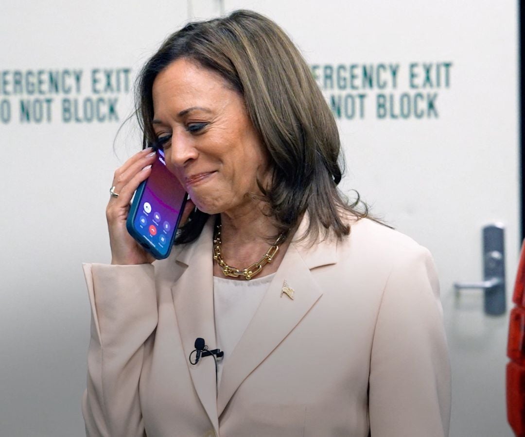 Kamala Harris en llamada con los Obama