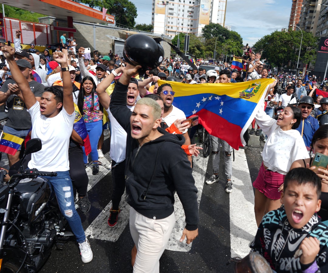Venezolanos marchan contra el régimen de Maduro a quien acusan de fraude en las elecciones