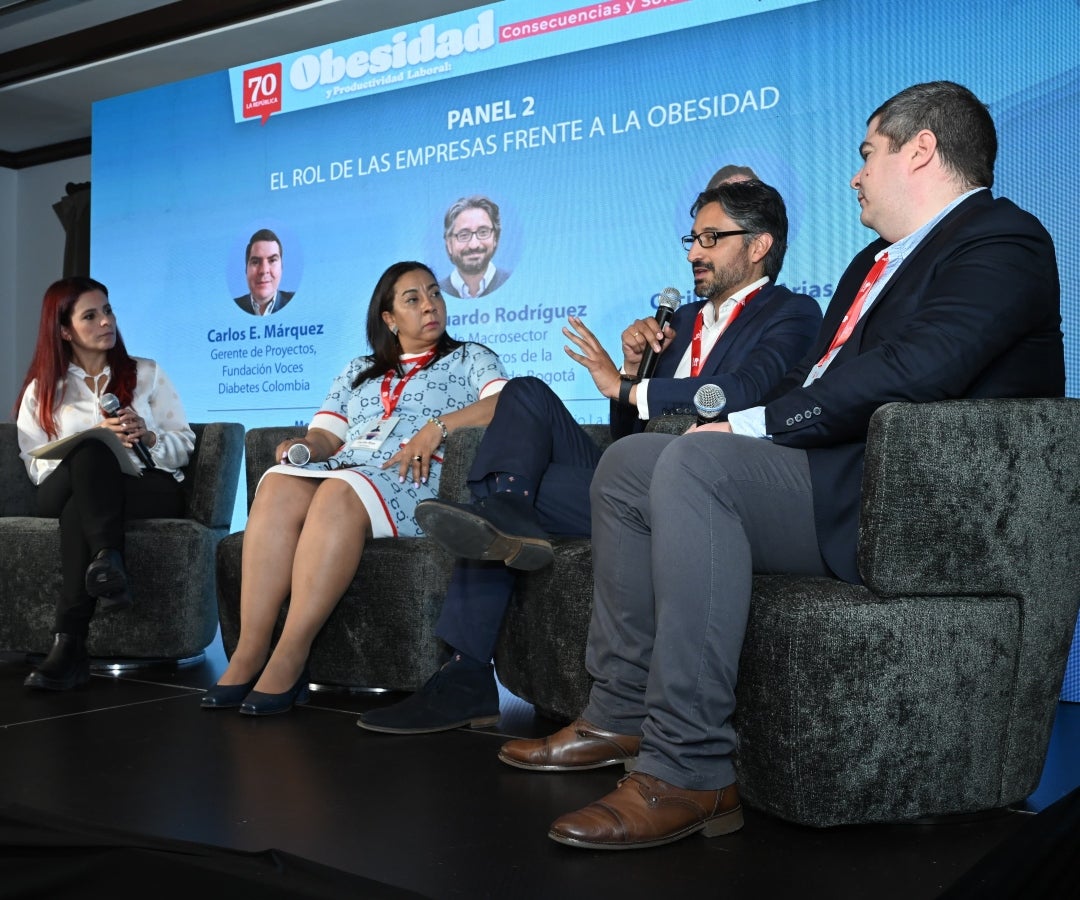 Cecilia Ríos Arias, directora de Bienestar Empresarial Grupo Bolívar; Carlos Rodríguez, director del Macrosector de Salud y Químicos de la Cámara de Comercio de Bogotá; y Carlos E. Márquez, gerente de Proyectos Fundación Voces Diabetes Colombia.