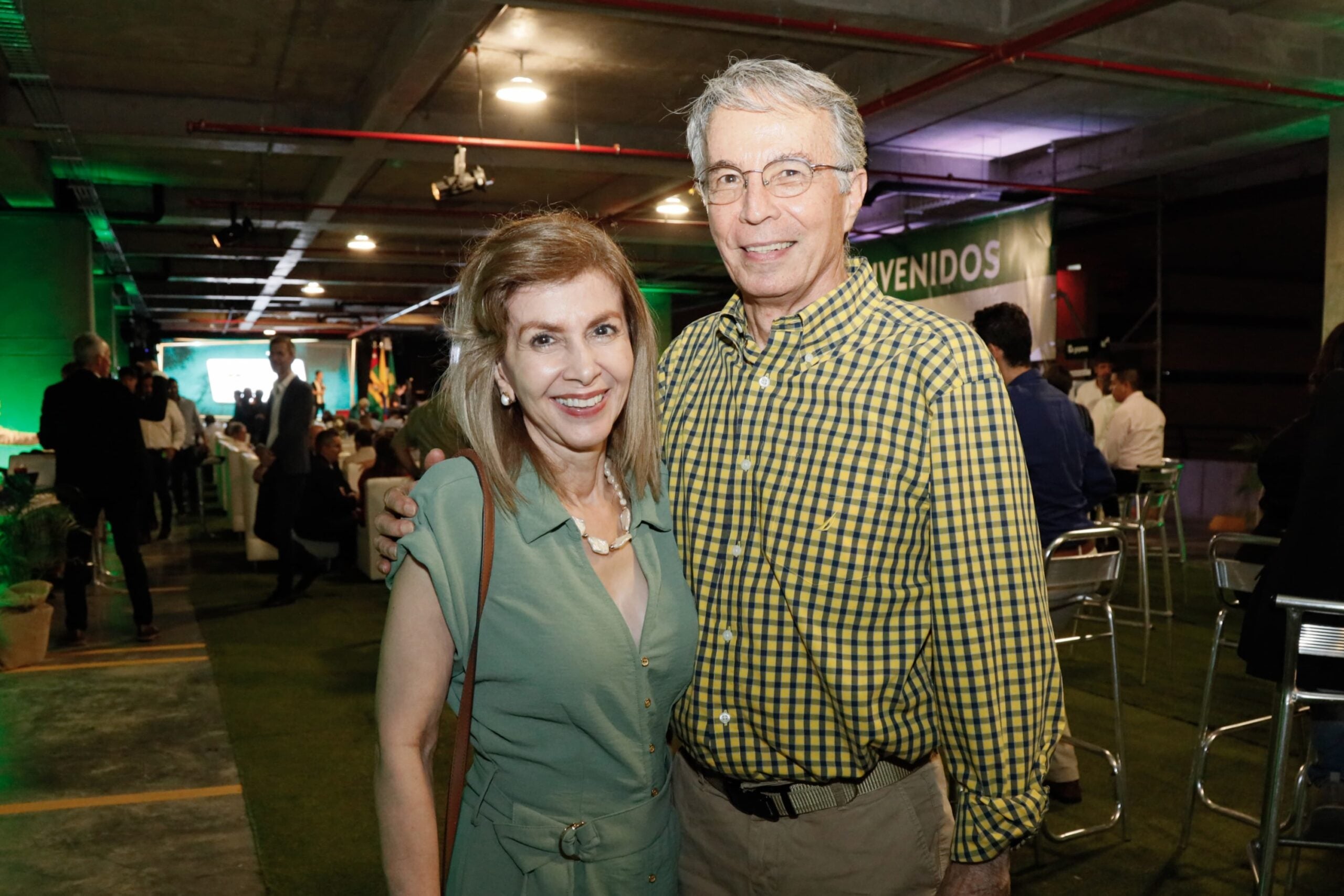 Martha Cecilia Cancino y Eduardo Mariño Durán, propietarios del Cañaveral Centro Comercial.