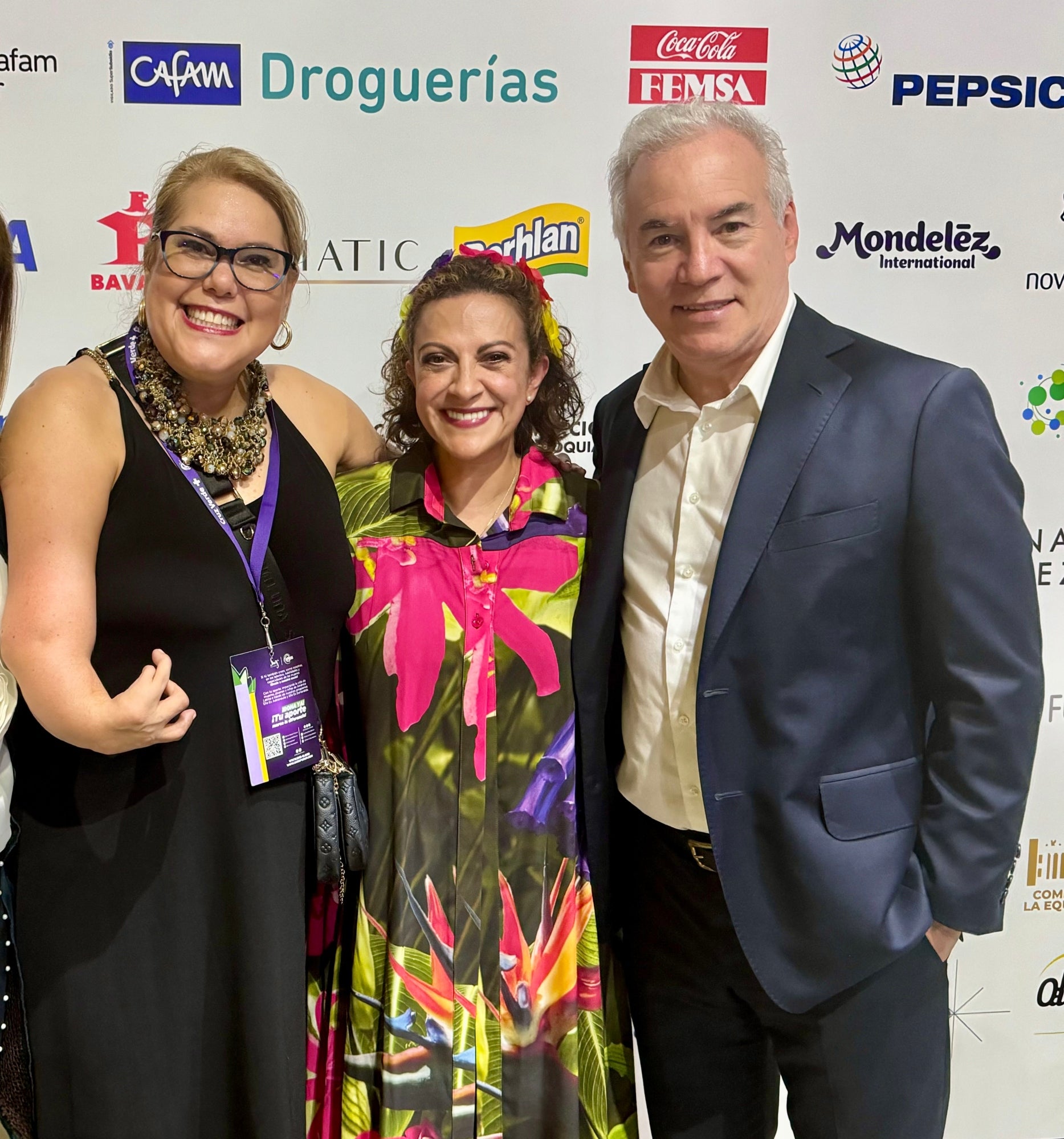 En la foto figuran, Priscilla Solano, vicepresidente global de She Is Foundation; Jineth Bedoya, directora de la Fundación ‘No es hora de callar’; y Patricio Clark, director de negocios en Organon Colombia.