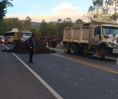 Aspecto del bloqueo en la vía Panamericana Aspecto del bloqueo en la vía Panamericana