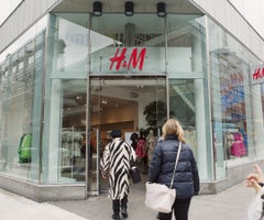La cadena multinacional de ropa H&M La cadena multinacional de ropa H&M