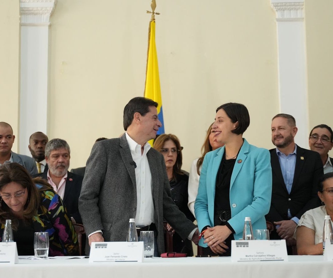 Juan Fernando Cristo, ministro de Interior y Martha Carvajalino, ministra de Agricultura