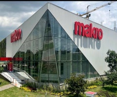 Makro cumple 29 años en Colombia