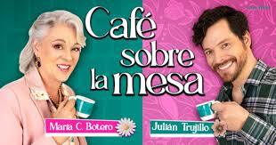 Café sobre la mesa