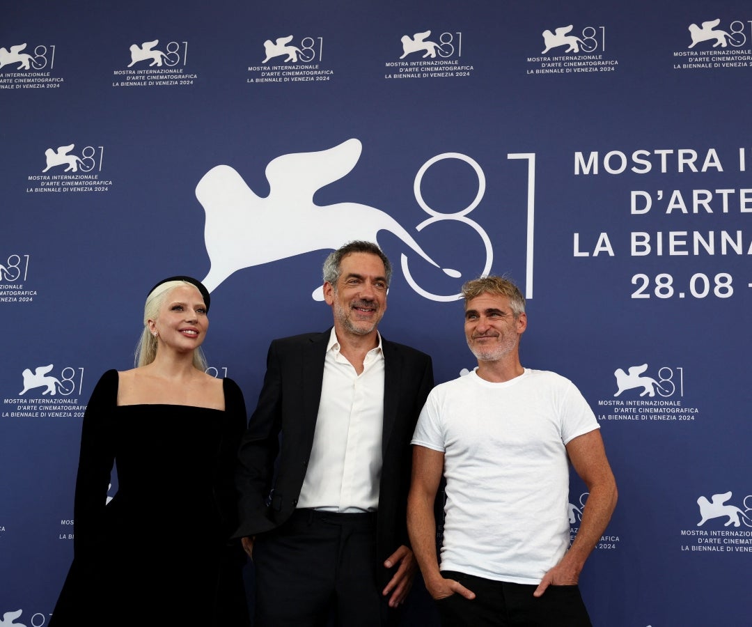 Lady Gaga y Joaquin Phoenix, y el director de "The Joker" Todd Phillips