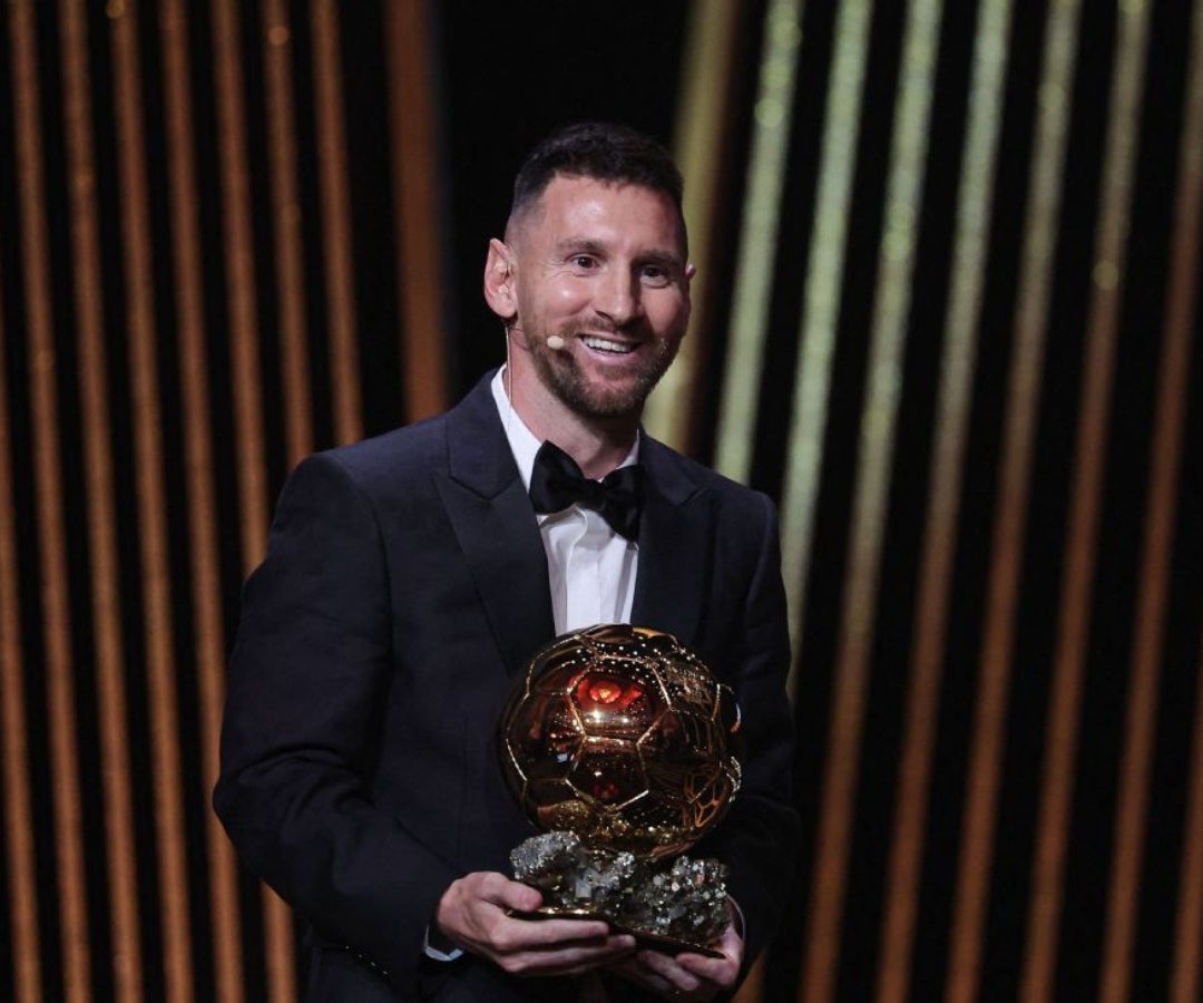 Messi con el premio Balón de Oro 2023