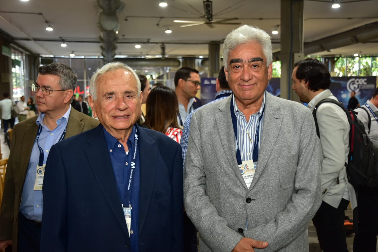 Alfonso Salas Trujillo, gerente de la Sociedad Portuaria de Cartagena; y Juan Manuel del Corral Suescún, presidente de Grupo Cadena