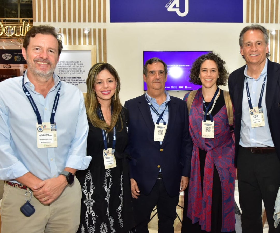 Esteban Piedrahita, rector del Icesi; Isabel Gutiérrez, de Eafit; Adolfo Meisel, rector de la Universidad del Norte; Cristina Vélez, decana de la Escuela de Administración en Eafit; y Joaquín Losada, presidente de la Junta Directiva de la Andi