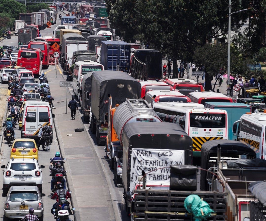 Bloqueos de vías elevarían la inflación y afectarían la magnitud del próximo recorte de la tasa del Banco Central.