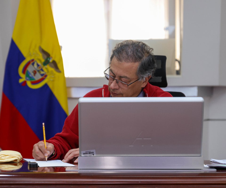 El presidente Gustavo Petro en una reunión de seguridad