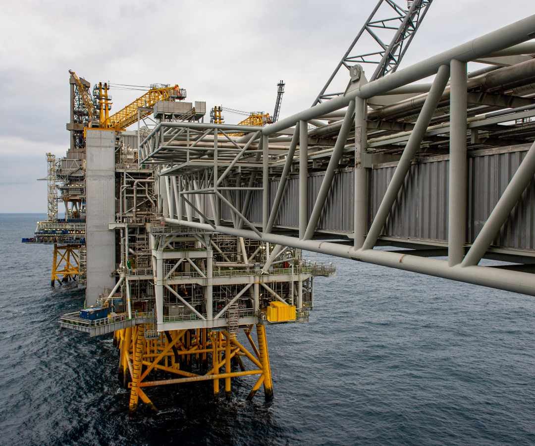 La plataforma de perforación petrolífera en alta mar de Equinor ASA en el campo petrolífero Johan Sverdrup en el Mar del Norte, Noruega