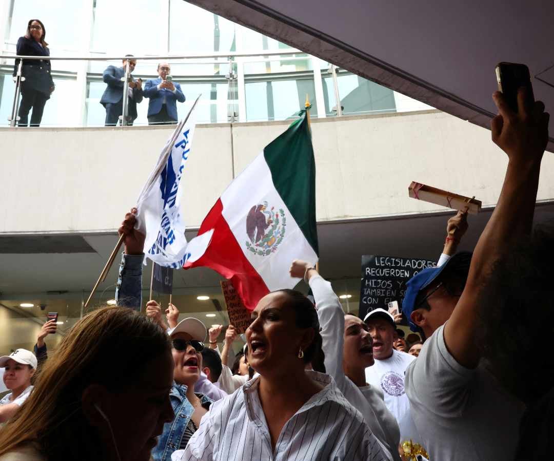 Manifestantes ingresaron al senado mexicano