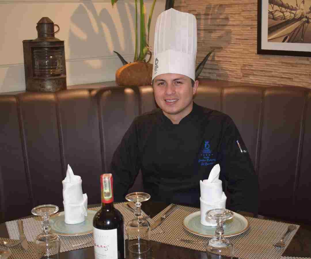 Jonathan Rodríguez, cocinero del hotel