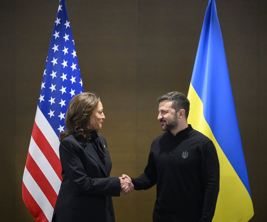 Kamala Harris con Volodymyr Zelenskiy