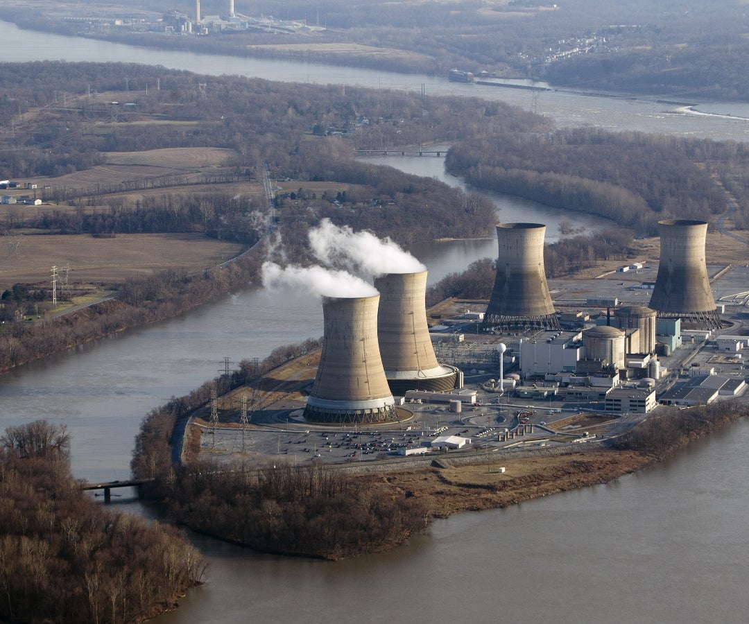 Torres de refrigeración en la central nuclear de Three Mile Island