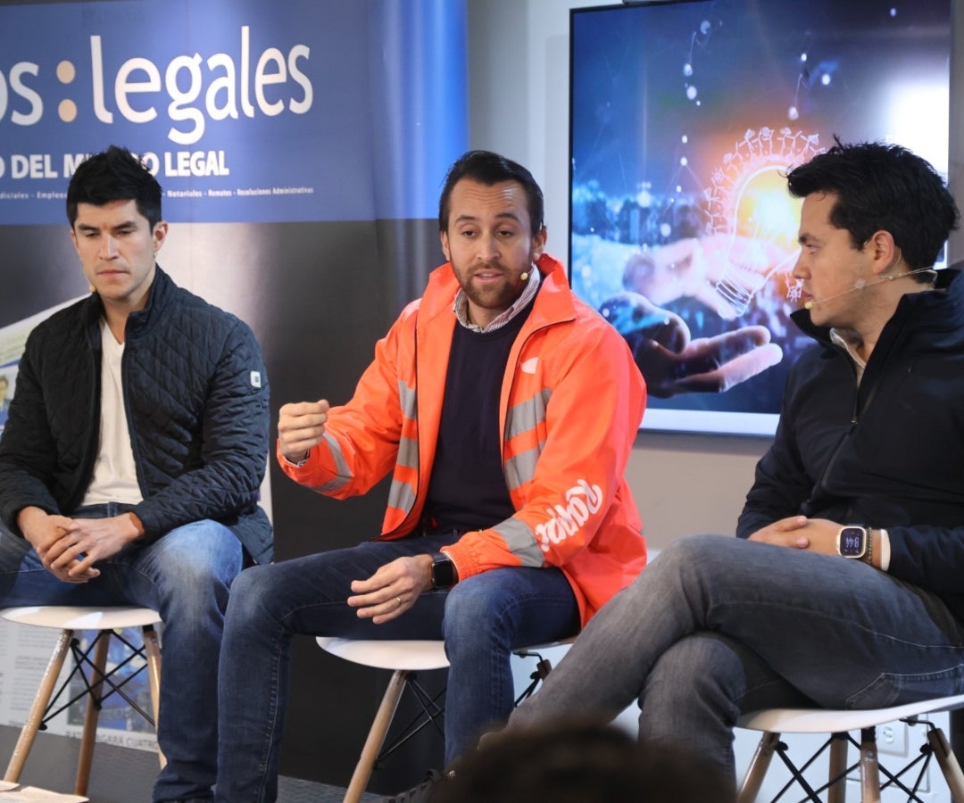 Iván Moncada, Head Digital Accounts de Mercado Libre; Sebastián Jaramillo, Head Retail Media and Innovation de Rappi; y Santiago Covelli, CEO de Lulo Bank.