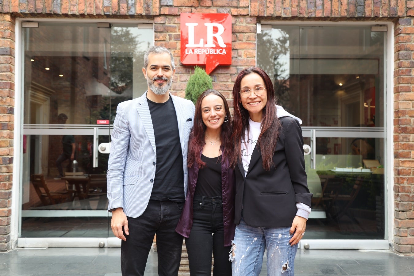 Lucas Yepes Bernal, responsable de Empresas en Comfama; Laura Vega, cofundadora de Fleik; y Carolina Astaiza, global people director de Clara.