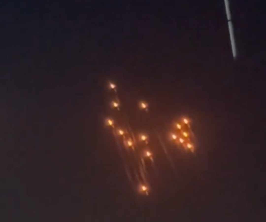 Misiles disparados por Irán contra el suelo de Israel, los antibombarderos los frenaron.