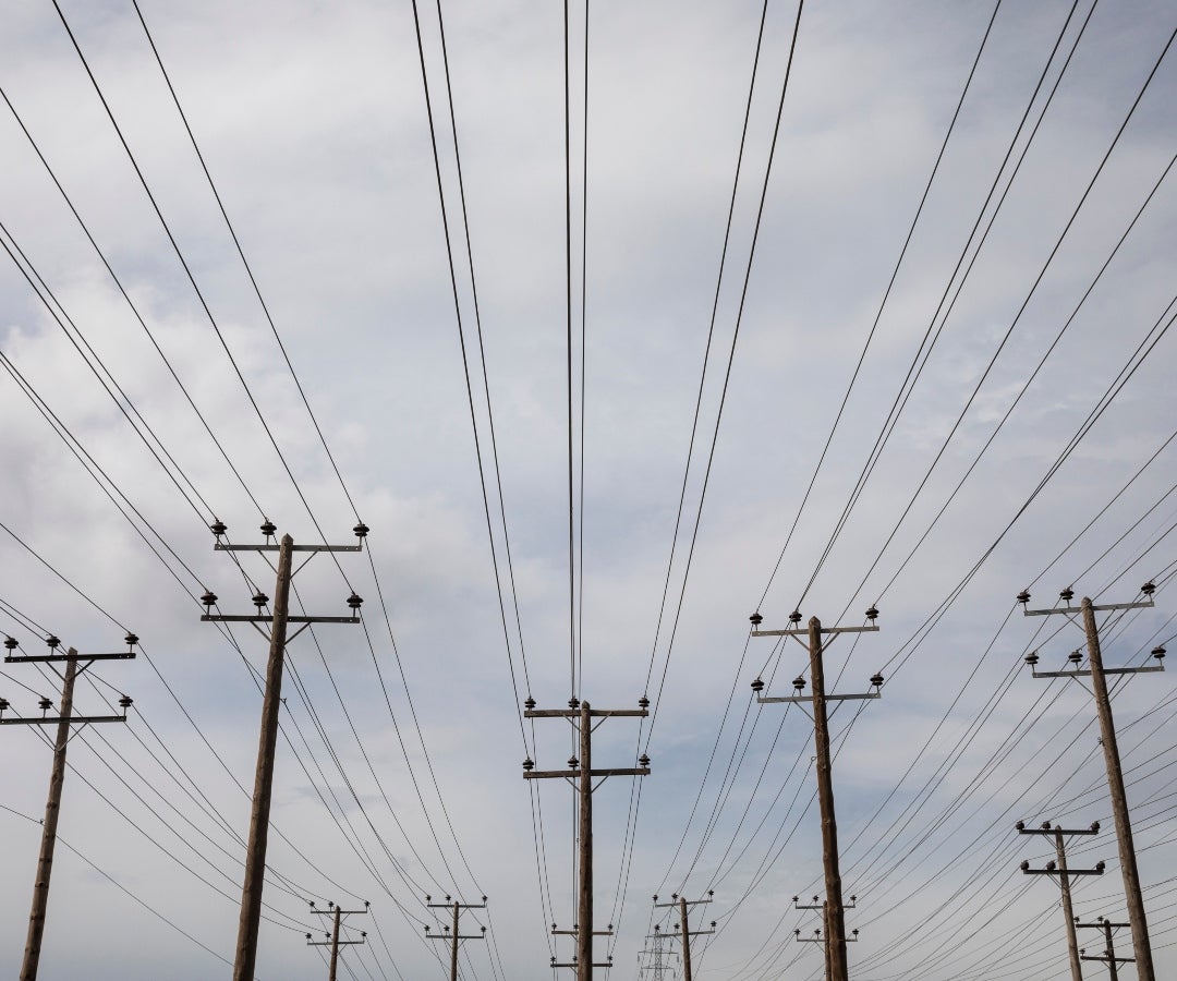 Cables de alta tensión en Kozani, Grecia