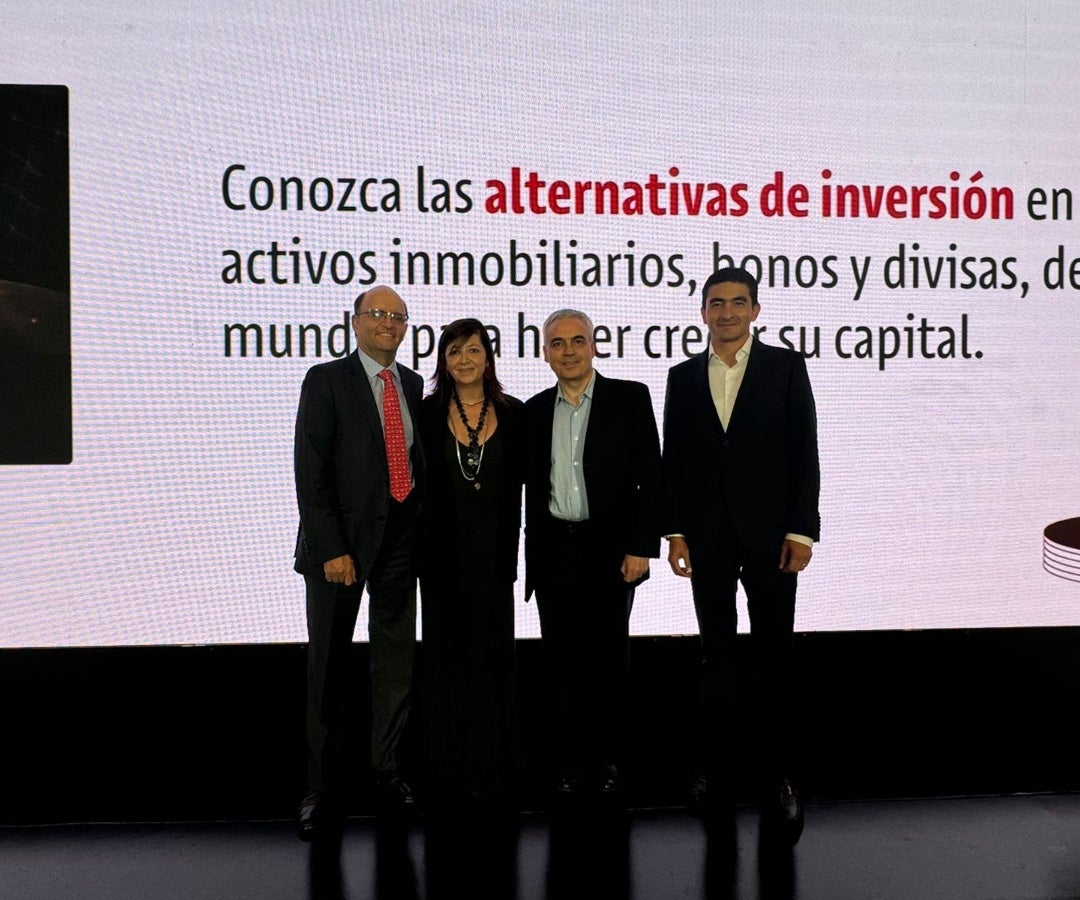 Daniel Cortés, VP ejecutivo de banca patrimonial, María Teresa Uribe, presidenta de Davivienda Corredores, Andrés Langebaek, director de estudios económicos de Davivienda, Germán Cristancho gerente de investigaciones económicas Davivienda Corredores