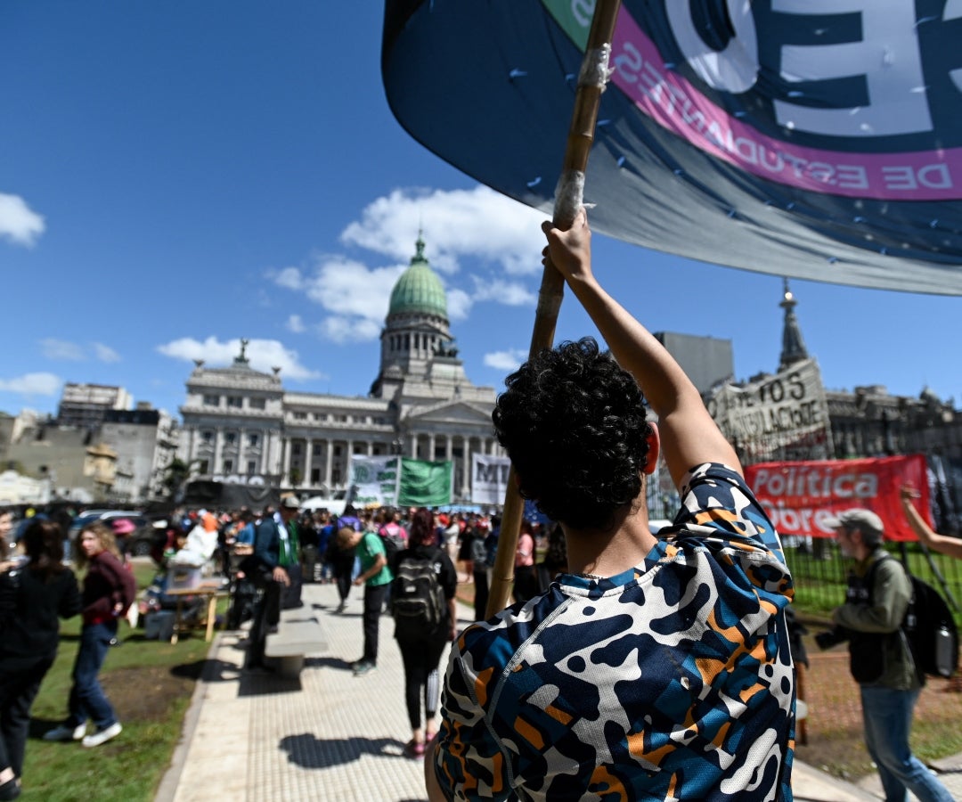 Los estudiantes protestan en Buenos Aires después de que los legisladores no lograran anular el vetoLos estudiantes protestan en Buenos Aires después de que los legisladores no lograran anular el veto