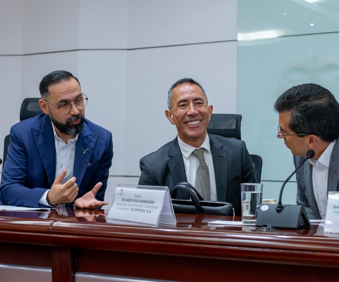 El ministro de Minas y Energía, Andrés Camacho, junto con el presidente de Ecopetrol, Ricardo Roa.