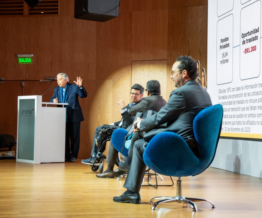 Superintendente financiero, César Ferrari; Andrés Velasco, presidente de Asofondos; Jaime Dussan, presidente de Colpensiones e Iván Daniel Jaramillo, viceministro de empleo y pensiones del MinTrabajo.