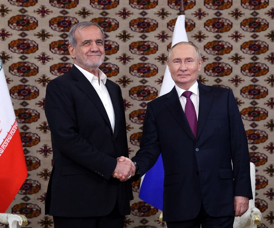 Presidente ruso Vladimir Putin se reúne con su homólogo iraní Masoud Pezeshkian