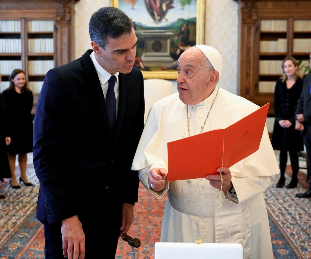 Pedro Sánchez en su reunión con el Papa