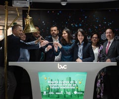 Andrés Restrepo, gerente general de la BVC; Carlos Fernando Galán, alcalde de Bogotá; Ana María Cadena, secretaria de Hacienda del Distrito; John Sarmiento, director de Crédito Público del Distrito y Adriana Soto Carreño, secretaria distrital de Ambiente. Andrés Restrepo, gerente general de la BVC; Carlos Fernando Galán, alcalde de Bogotá; Ana María Cadena, secretaria de Hacienda del Distrito; John Sarmiento, director de Crédito Público del Distrito y Adriana Soto Carreño, secretaria distrital de Ambiente.
