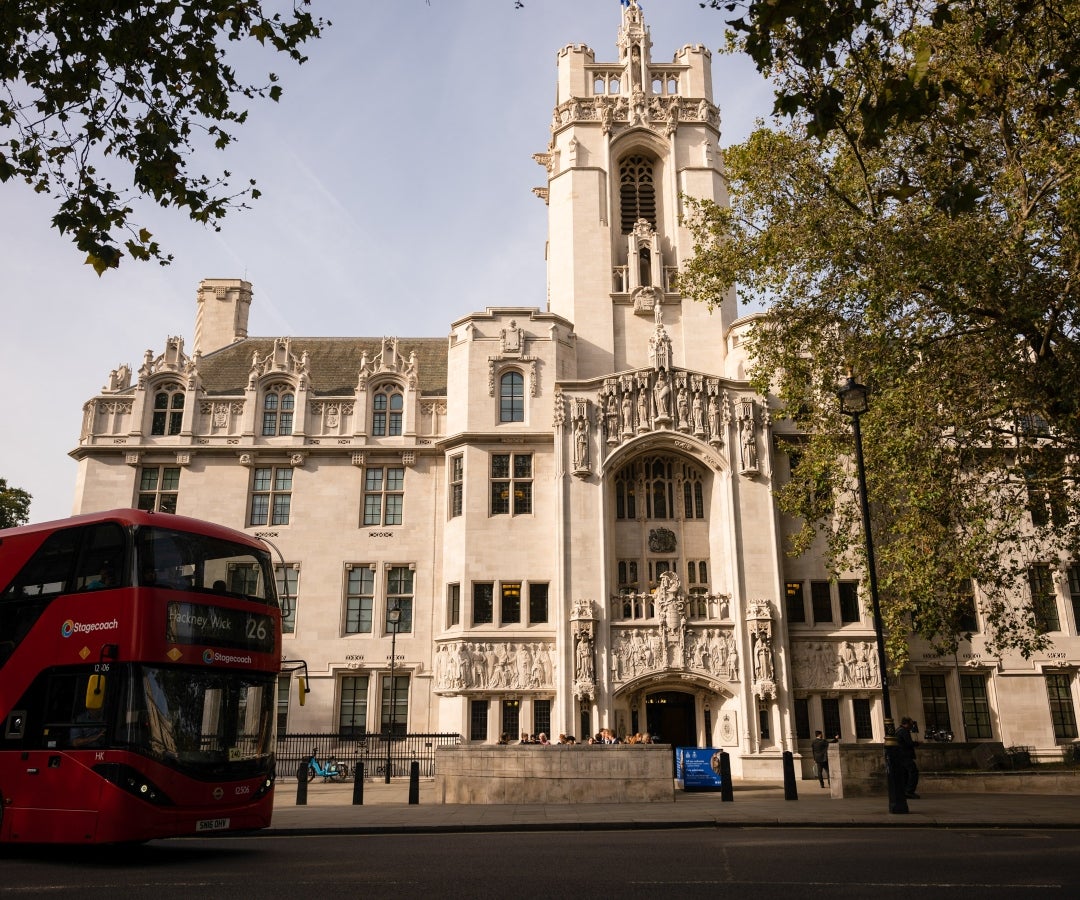 El edificio de la Corte Suprema en la Plaza del Parlamento de Londres