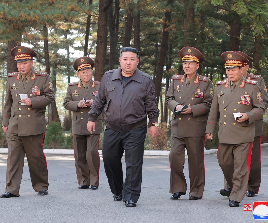 El líder norcoreano Kim Jong Un inspecciona el cuartel general del 2º Cuerpo del ejército norcoreano