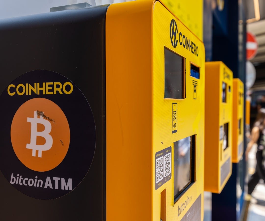 Mineros de Bitcoin toman caminos divergentes después de la reducción de ingresos